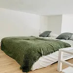 V Apartmán