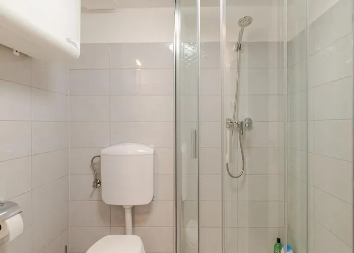 V Apartament *